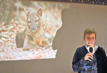  Mia-Lana Lührs sees her most important mission as informing people about the fascinating and threatened Madagascar and the fossa, as public awareness and interest represents the first step for effective conservation. She therefore regularly gives presentations to the general public, like shown here for the German Society for Nature Conservation (NABU) in Bad Münder. Photo © Neue Deister-Zeitung.