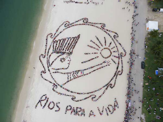 human banner on rio beach at rio+20