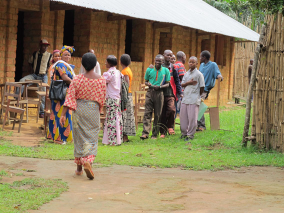 Djolu students waiting for their sustainable agriculture class to begin. Photo courtesy of: Ingrid Schulze.