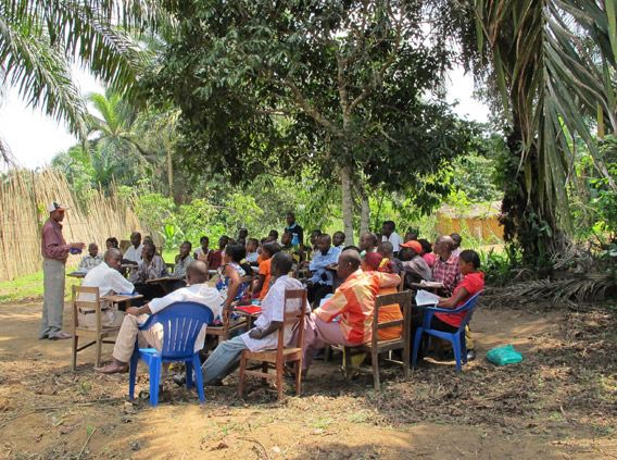 Professor Kadange addresses Djolu students. Photo courtesy of: Ingrid Schulze.