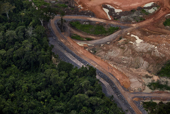 Construction site of the Belo Monte Dam and hydropower project, near Altamira. Photo by © Greenpeace/Marizilda Cruppe.