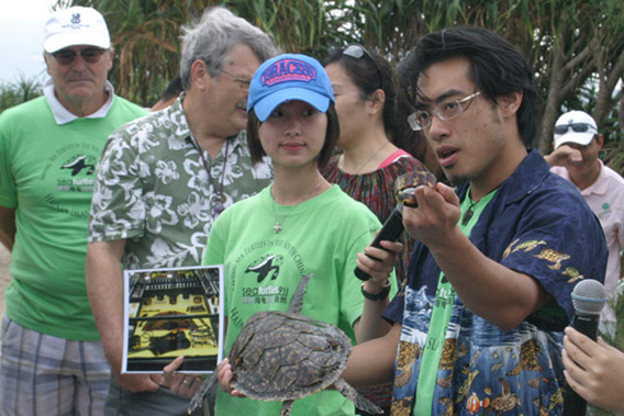 Frederick Yeh lecturing on how to avoid buying marine turtle products. Photo by: Sea Turtles 911.