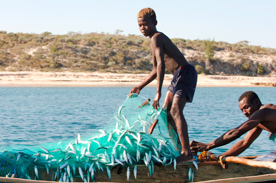 Local fishing in Madagascar. Photo by: Julie Larsen Maher/WCS.