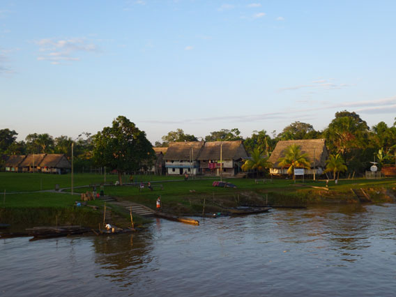 Amazon community on the Rio Corrientes. Photo by: Patrick le Flufy.