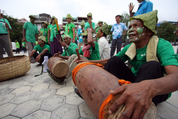  Cambodian villagers dressed as 'avatars' to protest the destruction of their forest. Photos courtesy of: Prey Lang Network.