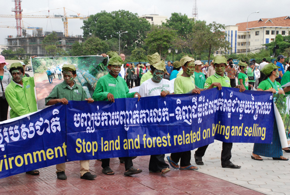  Marching for Prey Lang forest. Photo courtesy of: Prey Lang Network. 
