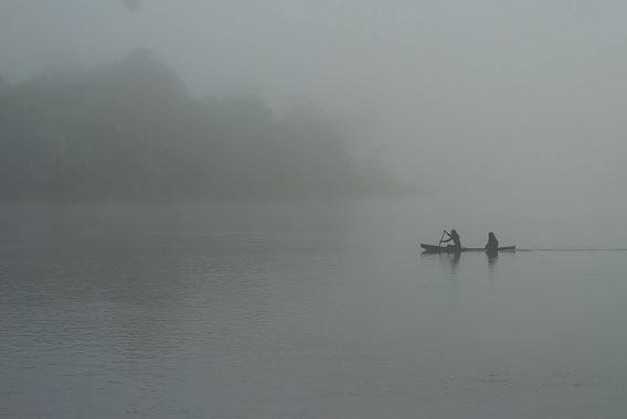  Pesca en la mañana temprano en el Río Xingú. Foto cortesía de Amazon Watch.